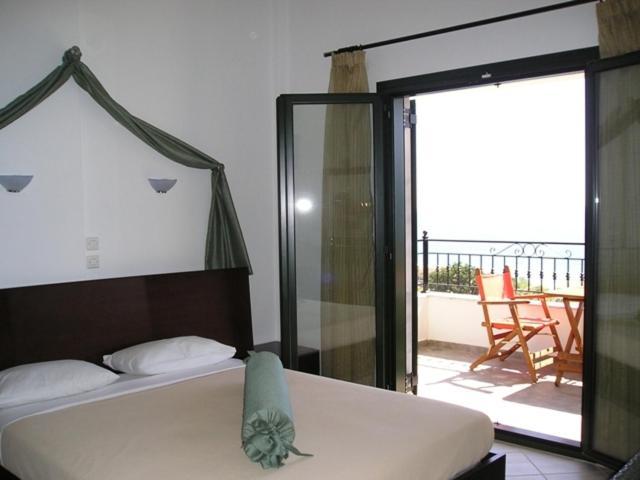 Golden Beach Inn Chrisi Ammoudia Rum bild