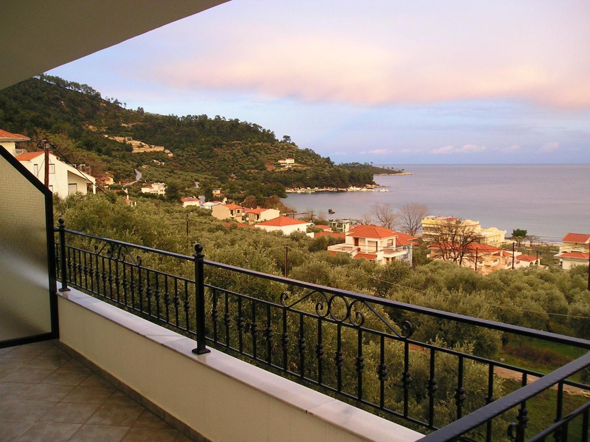 Golden Beach Inn Chrisi Ammoudia Exteriör bild