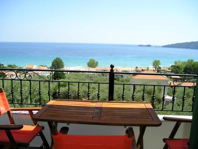 Golden Beach Inn Chrisi Ammoudia Exteriör bild