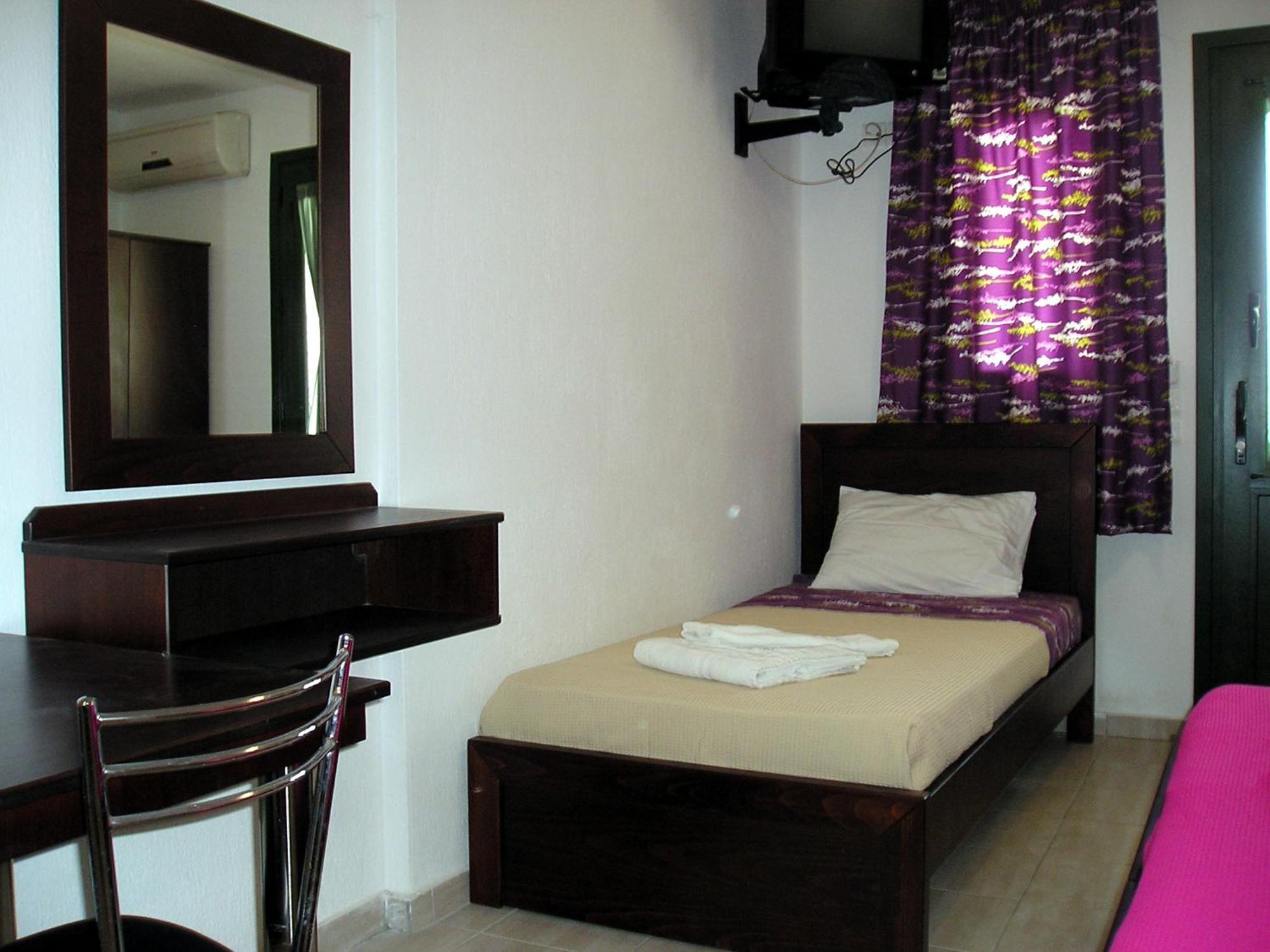 Golden Beach Inn Chrisi Ammoudia Rum bild